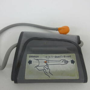 中古 OMRON 自動血圧計 オムロン 上腕式血圧計 HEM-7011 ※通電のみ確認 ／Oの画像7