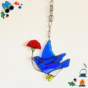 母の日　幸せを運ぶ青い鳥とカーネーション