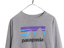 パタゴニア プリント 長袖 Tシャツ メンズ М 古着 Patagonia アウトドア ロンT グラフィック ステッカー ロゴ ワンポイント クルーネック_画像2