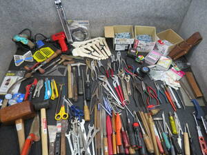 (DD/140) drill driver x2* paint brush * course red * plier *+- driver kind * pincers kind * scale * hand drill other together 