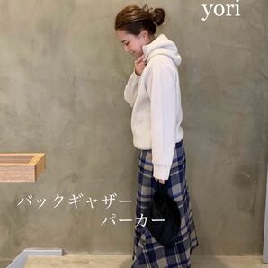 yori ヨリ　バックギャザー パーカー トレーナー　ホワイト　フリーサイズ　ホワイトコーデ