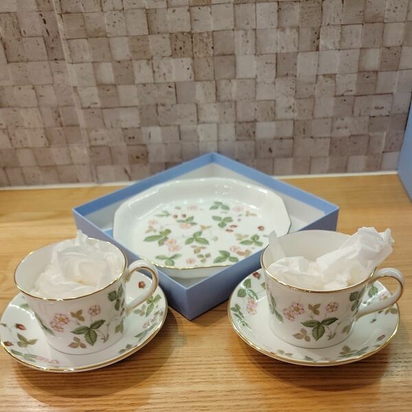 (未使用品)WEDGWOOD カップ ソーサー プレート 花柄 ウェッジウッド ペア