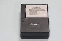 ☆☆CANON 純正 BATTERY CHARGER LC-E8 (充電器)+BATTER PACK (電池パック) LP-E8 美品_画像2