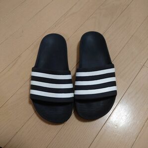 アディダス 黒 サンダル adidas