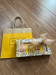 ロクシタン　ハンドクリームGift with happiness 未使用ショッパー付き