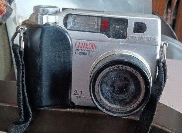 【起動しません】OLYMPUS オリンパス デジタルカメラ　CAMEDIA C-2000Z 