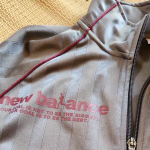 NEW Balance ジップアップジャケ64358ニューバランス ジャケットグレー ロゴプリント 更にお値下げ