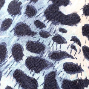 【天白】エルメス スカーフ カレ140 PANTHERA PARDUS ホワイト×ブルー系 大判 カシミヤ70%/シルク30% 服飾小物 箱の画像9