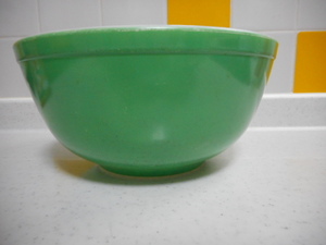 OLD PYREX 22. large salad bowl large mixing bowl green heat-resisting preservation container Old Pyrex USA retro 