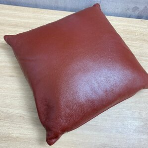 D-04031HY0411X24R Cassina ixc. レザークッション 2個セット 羽毛 40×40cm 赤茶 カッシーナイクスシー モダンデザインの画像8