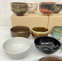 伝統工芸 工芸品 工芸美術 ＊茶碗 楽茶碗 15点 まとめて ＊陶器 作家 在銘含む ＊赤楽 刷毛目 音羽山窯 紅葉文 他 ＊練習 教室 茶道具 茶器_画像6