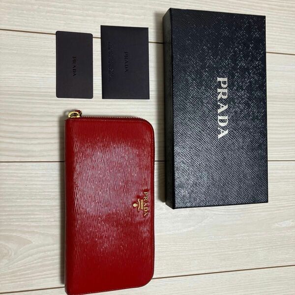 【正規品箱付き】PRADA 長財布 レッド