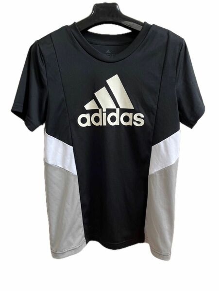 adidas キッズ半袖Tシャツ