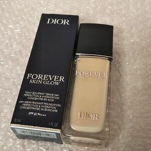 ディオールスキン フォーエヴァー フルイド グロウ ディオール リキッド リキッドファンデーション 美容液 下地 Dior