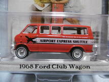 未開封未使用品 GREENLiGHT グリーンライト 1968 FORD CLUB WAGON & 1969 FORD CLUB WAGON 2台組 _画像2