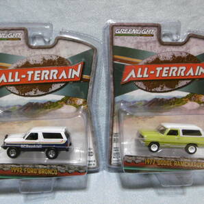 未開封未使用品 GREENLiGHT グリーンライト ALL-TERRAIN 1977 DODGE RAMCHARGER & 1992 FORD BRONCO 2台組 の画像1