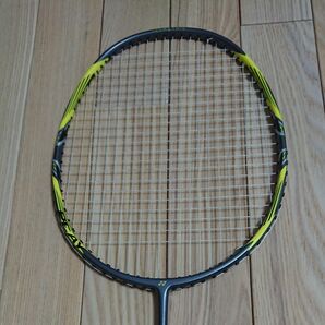 美品 YONEX アークセイバー7プレイ 4UG6