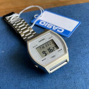 カシオ　デジタル腕時計　海外逆輸入　新品　シルバーデザイン　レア商品