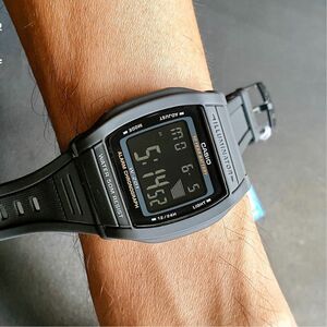 カシオ　デジタル腕時計　新品　　海外モデル　防水　ブラックラバーベルト