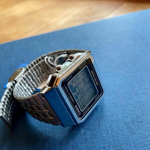 カシオ　デジタル腕時計　（新品）海外モデル　レトロデザイン　ワールドタイム