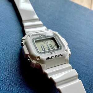 カシオ　デジタル腕時計　新品未使用　日常防水　ホワイトタイプ　プレゼント CASIO