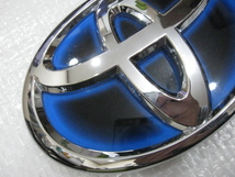 ★希少 ハイブリッド Ｔマーク アクア? AQUA? NHP10? トヨタマーク 75311-52350 フロント エンブレム 1点 旧車 中古C_画像5