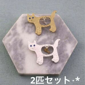 猫 ブローチ ハンドメイド ヴィンテージ レトロ コサージュ オシャレ ピンバッジ シルバー ゴールド ヴィンテージ アンティーク