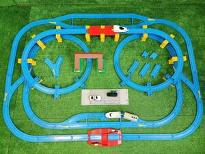 プラレール レイアウト ガーター橋 こせん橋 踏切 トミカ 車両 レール 洗浄済