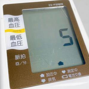  ◆ TERUMO テルモ 電子血圧計 アームイン 15-101A ES-P2000B 第Q1012号 医療機器認証番号222AABZX004 白 茶色の画像2