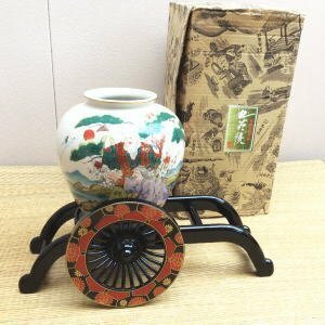 【新品】2900円伝統工芸　車台付き九谷焼花瓶　花器、花瓶　正月用品