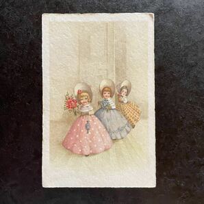 1929年 フランス アンティーク ポストカード ★ 少女 ドレス 女の子 子供 花束 ボンネット シンクロ 絵葉書の画像1