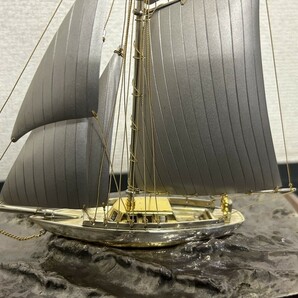 A2 銀製 船 帆船 ヨット 銀船 模型 置物 銀細工 金属工芸品 ケース以外約775g 高さ約18㎝ 現状品の画像3