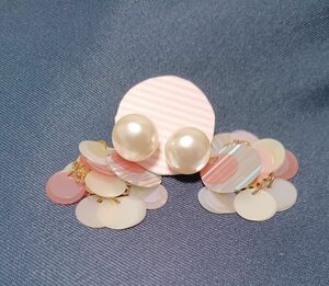 パール系ピアス◆丸◆軽い◆ヒラヒラ◆花びら◆ハンドメイド◆購入品◆美品