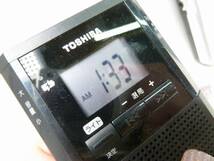 ＠TOSHIBA 東芝 TY-SCR5 FM/AMラジオ 2022年製 1個 / ELPA AM/FMポケットラジオ ER-P26F 1個 合計2個セット 携帯ラジオ 単４電池2本使用_画像5