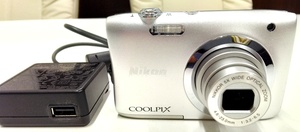 ★Nikon ニコン COOLPIX A100 シルバー コンパクトデジタルカメラ《動作確認済》※バッテリー、充電器付 中古※税込価格★