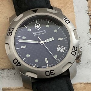 ◆稼働品◆良品◆ VICTORINOX ビクトリノックス Swiss Army 黒文字盤 メンズ腕時計 