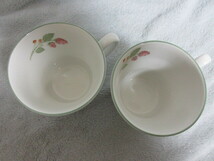 ●美品●WEDGWOOD FESTIVITY PASP BERRY●ウェッジウッド フェスティビティラズベリー マグカップ２個セット●_画像4