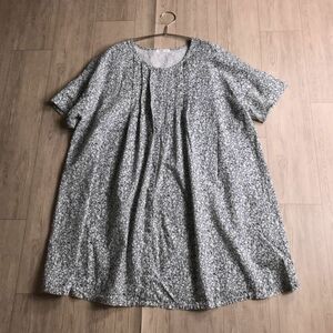 100 jpy start * self service self service pin tuck floral print tunic blouse 