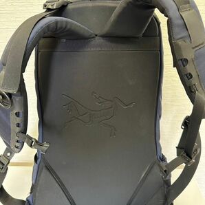 ARC'TERYX アークテリクス BEAMS ビームス ARRO22 バックパック リュックサック ブラックxネイビーxパープル ブランドバッグの画像2