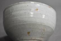 【英】A1103 時代 李朝白磁碗 中国美術 朝鮮 韓国 高麗 李朝 白瓷 茶碗 骨董品 美術品 古美術 時代品　　古玩_画像3