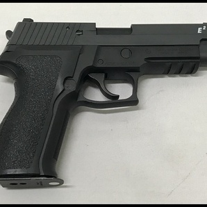 カメ) 東京マルイ ガスブローバック SIG SAUER P226 E2 4952839142481 付属品付きの画像3