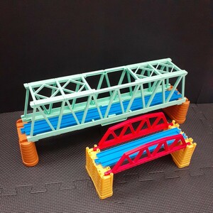  large iron .(2 times direct line rail )* small iron .( direct line rail )*. legs 2 kind * height .*..* Plarail 