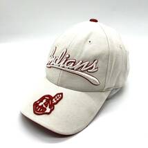 【90s〜】MLB インディアンス 刺繍ロゴキャップ 6パネル ベルクロバック メジャーリーグ オフィシャル当時物 ヴィンテージキャップ 帽子_画像2