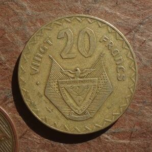 ルワンダ 20Francs 黄銅 1977年 KM#15 (27.0mm, 7.8g)の画像2