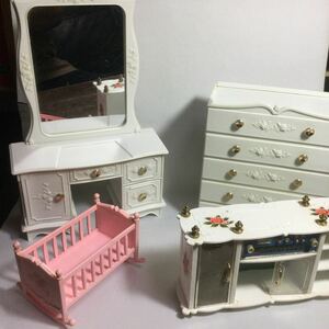  first generation? Licca-chan / white white furniture set + baby bed 4 point set / old Takara Mark go in / dresser / western style chest / stereo 