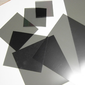 スモーク（無色）偏光板 (125 x 125 mm) 2枚（接着材無し）の画像1
