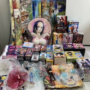 （4-94）ONE PIECE 雑貨まとめ売り フィギュア 3Dポスター 一部ドラゴンボール等 ワンピースの画像1