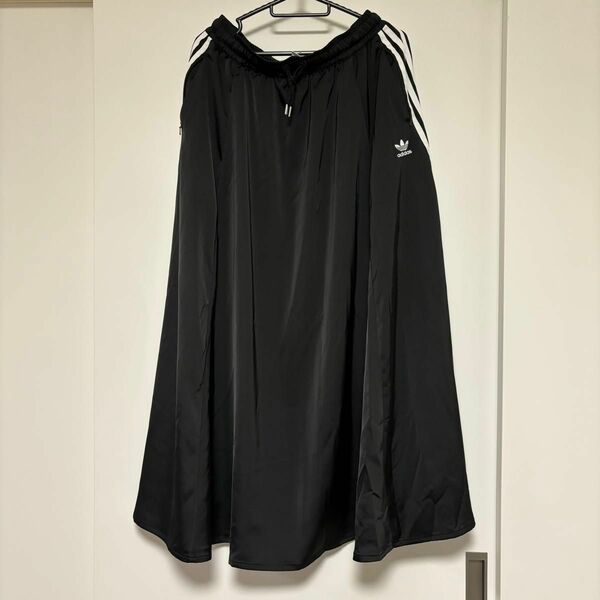 adidas オリジナルス ロングスカート