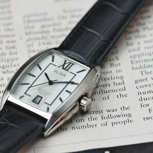 新品1円 逆輸入セイコーALBA 知的で気品あるトノー型ケース＆ローマ数字 ホワイトフェイス 50m防水 本革ベルト メンズ日本未発売 腕時計の画像5