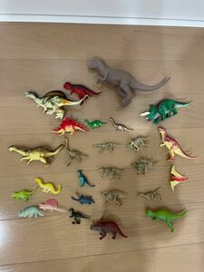 恐竜 フィギュア　まとめ売り　蓄光　おもちゃ